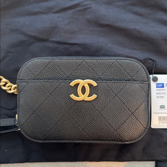 CHANEL Belt Bag - Picture 4 of 11